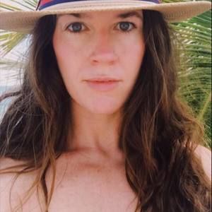 Meet your Posher, Hilary